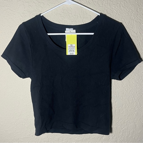 NWT all in motion Ribbed Crop Top - Picture 1 of 4